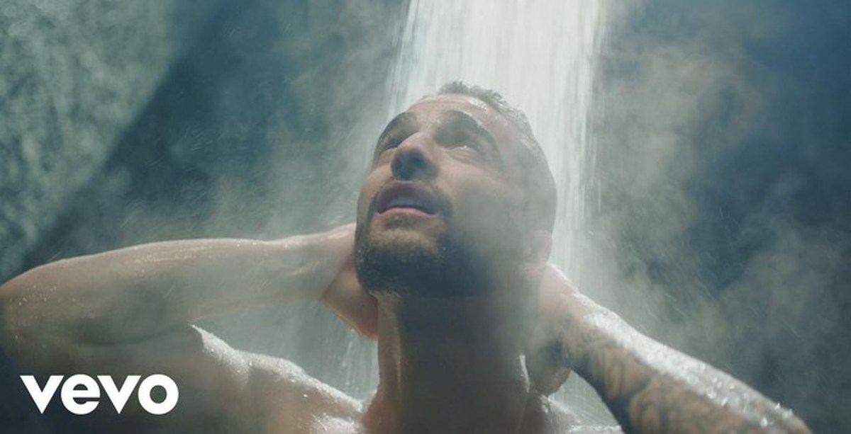 Малум видео. Felices los 6. Iconfinder двойной клип. Maluma album. Малума девушка из клипа.