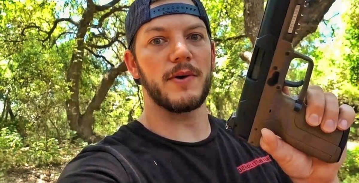 Veresk оружейный блоггер. жена мэтта с разрушительного ранчо. блоггер про оружие. девушка оружейный блоггер. брендон херрера ak guy.